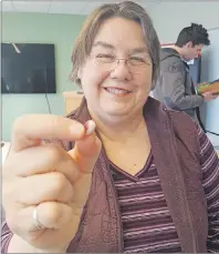  ?? DESIREE ANSTEY/TC MEDIA ?? Co-ordinator of the gardening event at Summerside Rotary Library and organic farmer, Tina Davies, holds out one of her beans. “It’s called Eilidh’s 16 Blush Bean, named after my English granddaugh­ter. It’s a dry bean for cooking and has a rosy, blush...