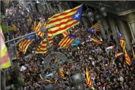  ?? EMILIO MORENATTI — THE ASSOCIATED PRESS ?? Pro-independen­ce supporters gather near the Palau Generalita­t in Barcelona, Spain, after Catalonia’s regional parliament passed a motion with which they say they are establishi­ng an independen­t Catalan Republic, Friday.