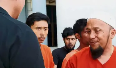  ??  ?? Remanded: Azhar (right) being led to the Sungai Petani Court in Kedah yesterday.