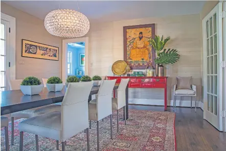  ?? MICHAEL K. WILKINSON/FOR THE WASHINGTON POST ?? A red console table is an elegant and unexpected color selection in this dining room designed by Annie Elliott.