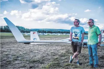  ?? SZ-FOTOS: MAS ?? Den Blick nach vorn gerichtet haben Sebastian und Charly Bauder bei der Segelflug-DM.