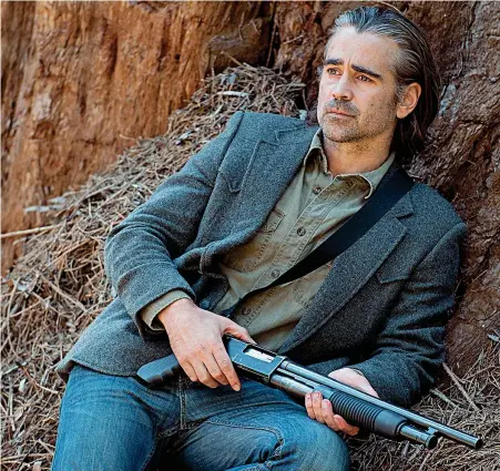  ??  ?? In azione Colin Farrell in una scena della serie «True Detective 2» in cui interpreta il poliziotto Ray Velcoro, personaggi­o dal temperamen­to tormentato che stringe un patto con un boss mafioso