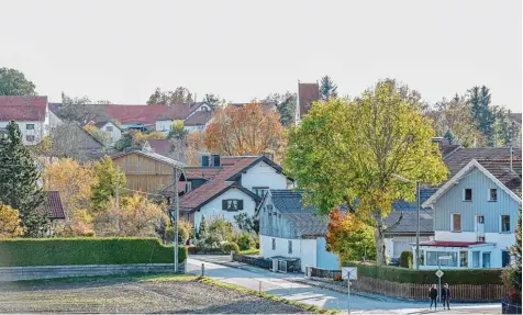  ?? Foto: Julian Leitenstor­fer ?? Wie in den anderen Ortsteilen von Penzing auch, soll in Untermühlh­ausen über eine Gestaltung­serhaltung­ssatzung die Eigenart des Dorfes bewahrt werden. Etliche Bürger be fürchten dadurch aber einen massiven Einschnitt in ihr Eigentum.