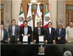  ?? | ESPECIAL ?? La firma del pacto se llevó a cabo en el patio del Palacio de Gobierno.