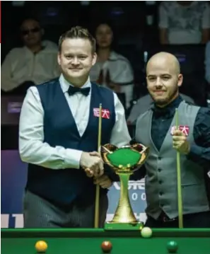  ?? FOTO TAI CHENGZHE ?? Vrolijk naast elkaar voor de wedstrijd: Murphy en Brecel.