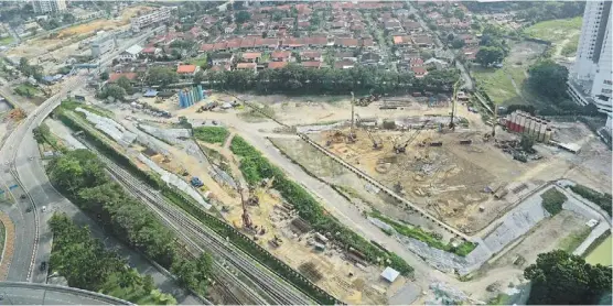  ?? ?? Work in progress: an aerial view of the Bukit Chagar rts Link station in Johor Baru.