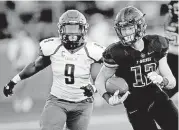  ?? [PHOTO BY SARAH PHIPPS, THE OKLAHOMAN] ?? Norman North’s Drake Stoops runs after a catch during the season.