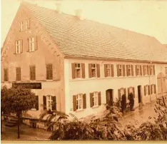  ??  ?? Im Elternhaus richtete Edmund Zimmermann im Jahre 1894 eine kleine Metzgerei ein, an dessen Standort sich heute die Fleischwer­ke befinden.