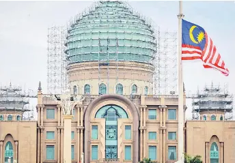  ?? — Bernama photo ?? The formation of the new cabinet is likely to be well received by foreign investors, as can be seen by the increase in their exposure to the local currency government bond market over the last few weeks.