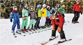  ??  ?? Bei „ski4school“werden Schülerinn­en und Schüler bestens betreut.