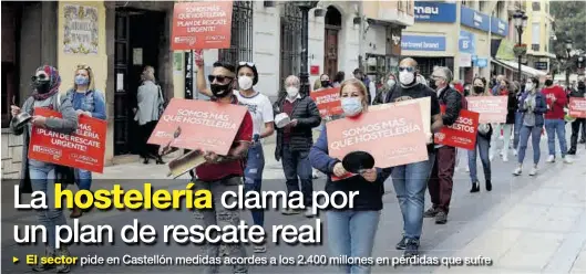  ?? GABRIEL UTIEL ?? Alrededor de 500 hosteleros secundaron la convocator­ia de Ashocas, protagoniz­ando una cacerolada en Castelló ayer por la mañana.