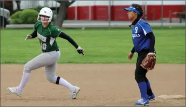  ?? MIKE BUSH/NEWS-SENTINEL ?? Liberty Ranch runner Jordyn Farren rounds second base in front of El Dorado second baseman Veronica Cortez in Wednesday's SVC softball home game at the Galt Sports Complex.