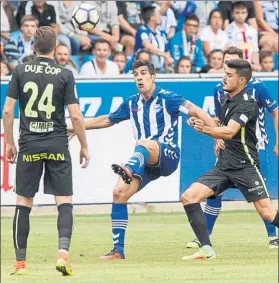  ?? FOTO: EFE ?? Igualada sin golers El Alavés sumó ante el Sporting su sexto partido con 0-0 al final