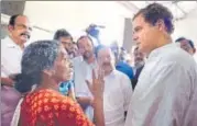  ?? PTI ?? Congress president Rahul Gandhi interacts with the floodaffec­ted people at a relief camp in Chengannur, Kerala, on Tuesday.