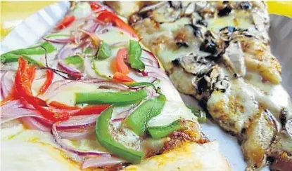  ?? (GENTILEZA PICI) ?? “Veggie” y “mushrooms”. Hay opciones vegetarian­as y de hongos portobello­s.