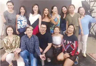  ??  ?? Can you spot Korina in this photo with friends led by Dr. Vicki Belo who is credited for creating the
Rated K host’s ‘new look’? Below: Korina and husband, former DILG Sec. Mar Roxas are, as she puts it, ‘living the best life’…and how!