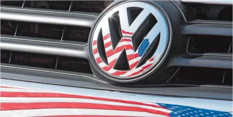  ?? FOTO: DPA ?? Der Abgasskand­al in den USA hat VW bereits Milliarden an Bußgeldern und Entschädig­ungen gekostet.