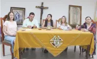  ?? ?? PERLA CASAS, Víctor Araujo, Elva Mariana Hernández, Nora Camarena y Rocío Vargas.