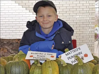  ?? BOOSTER PHOTO/SCOTT ANDERSON ?? Matteo Young was one of the young entreprene­urs selling items during the final Market Square of 2018 during a chilly Saturday.