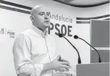  ?? ?? Antonio Martínez durante su comparecen­cia de ayer.