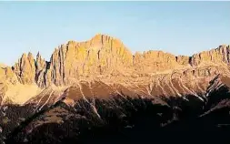  ?? RAFFALT ?? Der Rosengarte­n in den Dolomiten erstrahlt im Abendrot