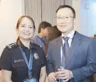  ??  ?? Bureau of Immigratio­n deputy head for administra­tion Feliana Elena Ong and Singapore Embassy Counsellor Ong Che Liong.