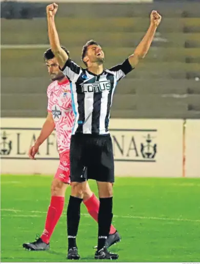  ?? ERASMO FENOY ?? José Manuel Carrasco celebra la victoria sobre el Badajoz en 2019.