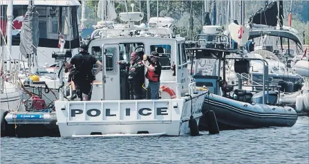  ?? SCOTT GARDNER THE HAMILTON SPECTATOR ?? A member of a dive team prepares to enter the water Sunday to search for Ray Emery. The former NHLer apparently drowned after going swimming.