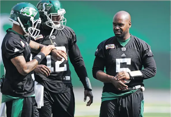 ?? TROY FLEECE ?? Roughrider­s quarterbac­k Kevin Glenn, right, was on field at Mosaic Stadium on Monday, but did not take part in any drills due to an injured right hand.