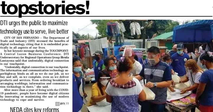  ?? (Chris Navarro) ?? GIFT OF GIVING. Mabalacat City Vice Mayor Geld Aquino celebrated his birthday last Tuesday by giving food packs to hundreds of indigent constituen­ts , barangay and police frontliner­s in different barangays in the city.