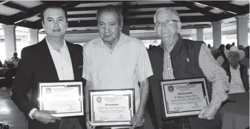  ?? FOTO: JORGE COTA ?? Se reconoció a tres integrante­s del gremio de los ingenieros agrónomos.