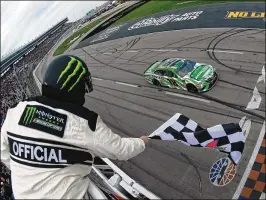  ?? SEAN GARDNER / GETTY IMAGES ?? Kyle Busch takes the checkered flag to win the O’Reilly Auto Parts 500 at Texas Motor Speedway on Sunday in Fort Worth.
