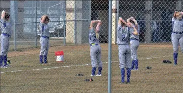  ?? PILOT PHOTO/RON HARAMIA ?? Laville’s softball team stretches before its scrimmage with Mishawaka. The Lady Lancers will start playing for keeps on Tuesday.