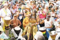  ??  ?? Left: Chadra Pittman dances to the African drummers.