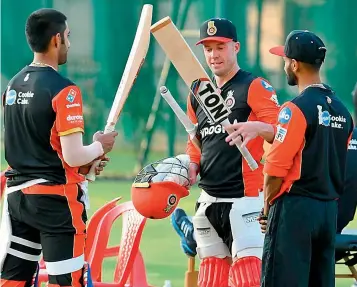  ??  ?? AB de Villiers (centre) of the Royal Challenger Bangalore during a training session in Dubai.