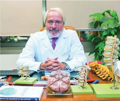  ??  ?? El neurociruj­ano Francisco Villarejo es jefe de Servicio de Neurocirug­ía del Hospital La Luz de Madrid