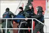  ??  ?? Beim Fußballspi­el Rot-weiß Erfurt gegen FSV Frankfurt am . Februar musste die Polizei gegen Fans im Gästeblock einschreit­en. Foto: Sascha Fromm