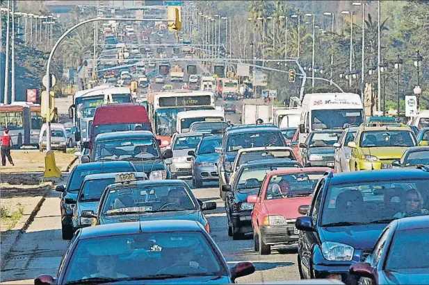  ??  ?? El número de desplazami­entos por carretera aumentó el año pasado en un cinco por ciento