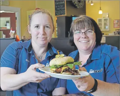  ?? -"83&/$& 108&-- ?? Sue Wamboldt and Angie Chute-cress with the winning Skippy Burger at the Big Scoop Family Restaurant in Middleton. It was the Most Outstandin­g Burger in the Campaign for Kids Burger Wars 2017, a fundraiser for children in need.