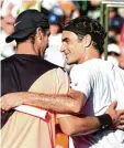  ?? Foto: dpa ?? Roger Federer (re.) musste sich Thanasi Kokkinakis geschlagen geben.