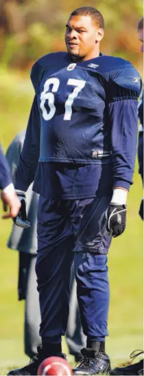  ?? RON BULL/TORONTO STAR ?? Offensive lineman Ulish Booker practised with the Argos for the first time yesterday. He was signed after Jeff Keeping got injured.