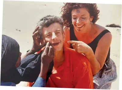  ?? ?? Tribal custom: David Jones and Anita Roddick have their faces painted in Niger in 1990