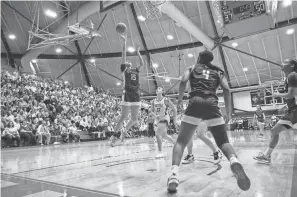  ?? JOSEPH SCHELLER/COLUMBUS DISPATCH ?? Pickeringt­on Central's Olivia Cooper scores during the fourth quarter of the regional final. She had 10 of her game-high 16 points in the second half.