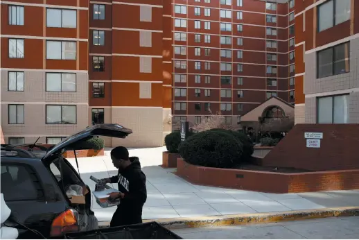  ??  ?? A student moving out of Howard University during the coronaviru­s pandemic, Washington, D.C., March 2020