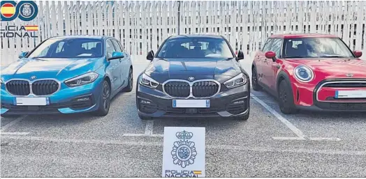  ?? ?? Coches de alta gama recuperado­s por la Policía Nacional en Algeciras.