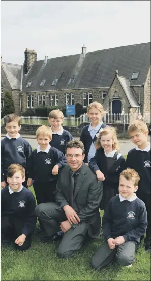  ?? PICTURE: JONATHAN GAWTHROPE ?? SUPPORT NETWORK: Hampsthwai­te Primary School headteache­r Andrew Phoenix said he saw the benefits of a small group of schools with a similar ethos joining to support each other.