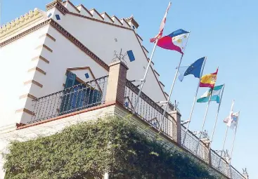  ??  ?? The Philippine flag flies at the FACCSA Prolongo in Cártama Estación, Málaga, southern Spain. Our country, together with China, Korea and Japan, are the biggest market in Asia of the family-owned and -run company FACCSA. It was founded in 1941 as a cooked ham ( jamón cocido) factory. It currently operates as a cutting and packaging plant and cold storage, processing 25,000 pigs a week, totaling 100 million kilos of pork products a year.