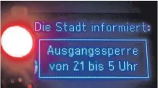  ?? FOTO: FABIAN STRAUCH/DPA ?? Eine Ausgangssp­erre zur Bekämpfung der Corona-Pandemie? Wolfgang Schreiber, Björn Brenner und Nicolas Gregg sind dagegen.