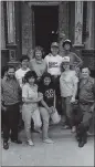  ?? COURTESY OF HABITAT FOR HUMANITY INTERNATIO­NAL ?? President Jimmy Carter and First Lady Rosalynn Carter, top center, with the volunteers they helped in New York City during their first build in 1984.