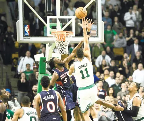  ?? (AP FOTO) ?? WATCH AND WEEP. Evan Turner scores in the final 0.2 seconds to hand Atlanta Hawks just their third loss since January.